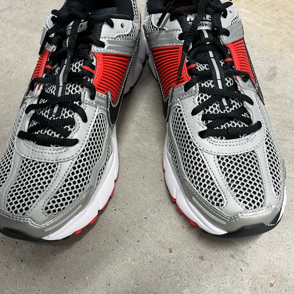 Nike Men's air zoom vomero 5 fj4151-001 Nike running shoes no box